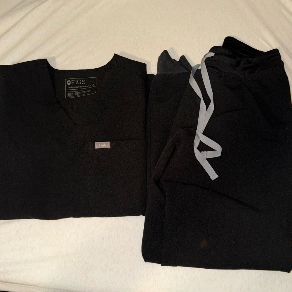 Figs Black Scrub Set
